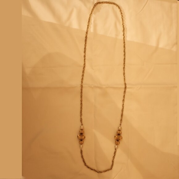 COPY - Long gold tone chain with vortex Bold Bead and pearls necklace sweater - Picture 2 of 5